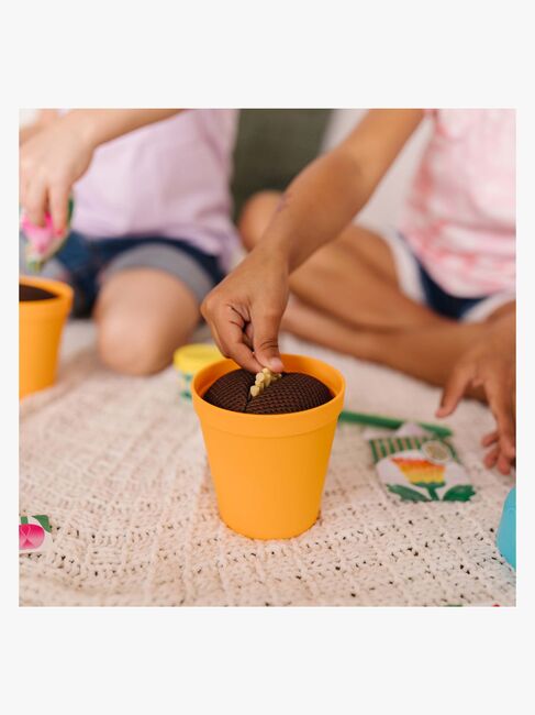 Melissa & Doug Let's Explore Havelegesæt med 2 Blomster