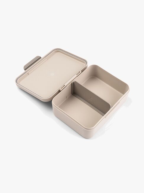 Done By Deer Celebration Madkasse, Sand