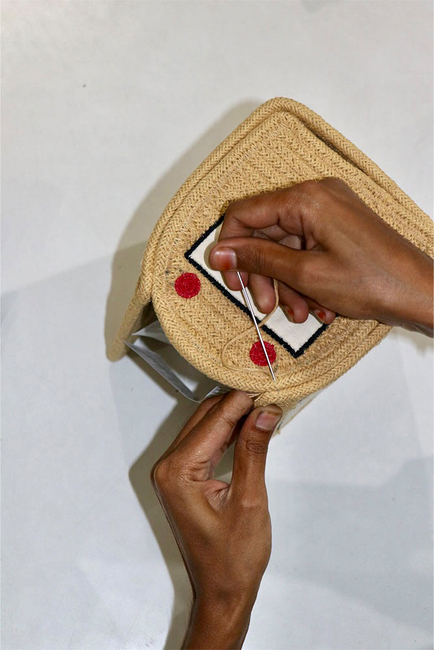 Lorena Canals Kurv, Mini School Bus