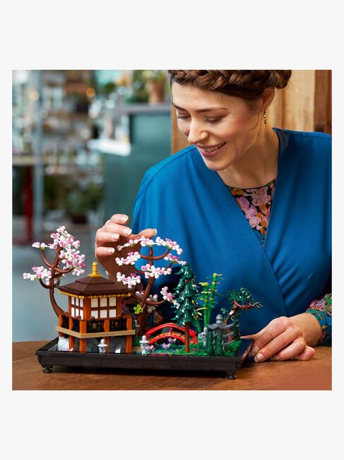 LEGO Icons 10315 Fredfyldt have