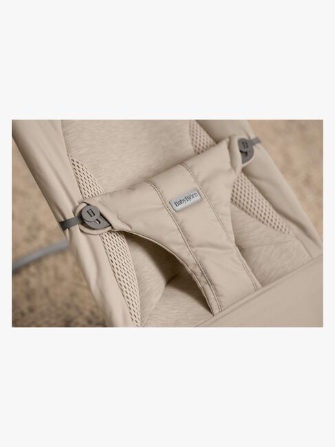 BabyBjörn Balance Soft Skråstol Tri-Fabric, Sandgrå