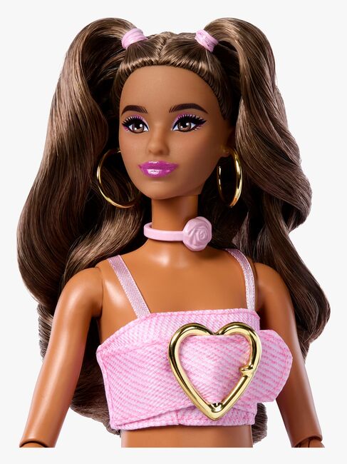 Barbie Deluxe Style Dukke med Pink Denim-outfit