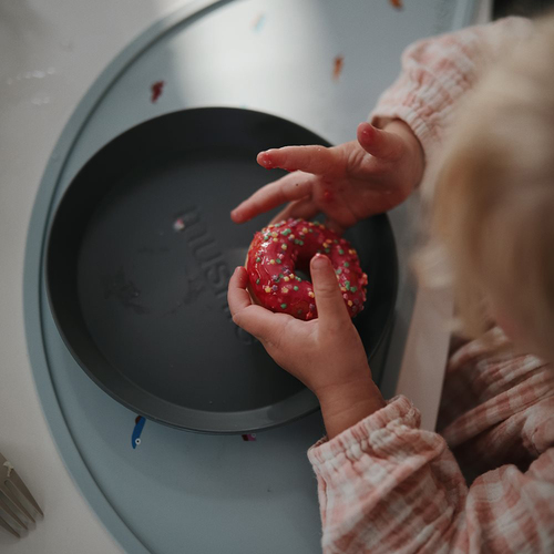 Mushie Dækkeserviet Silikone, Retro Cars