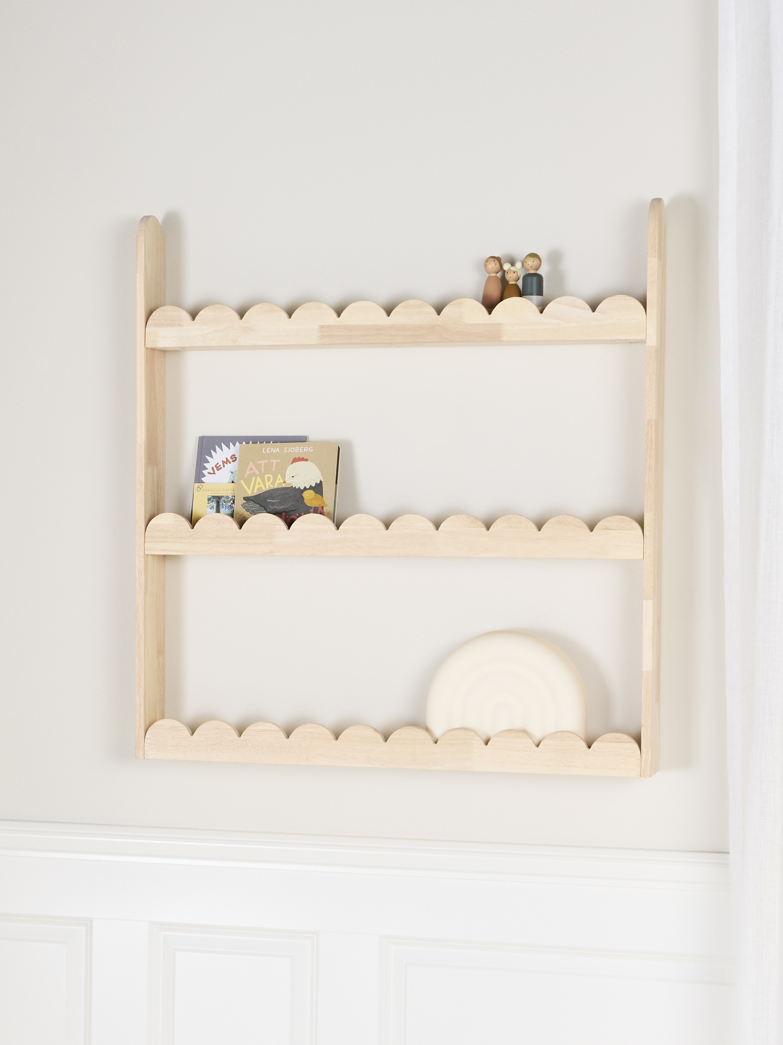 Alice & Fox Dune Væghængt Bogreol, Natural Wood, Børnemøbler, Indretning børneværelse