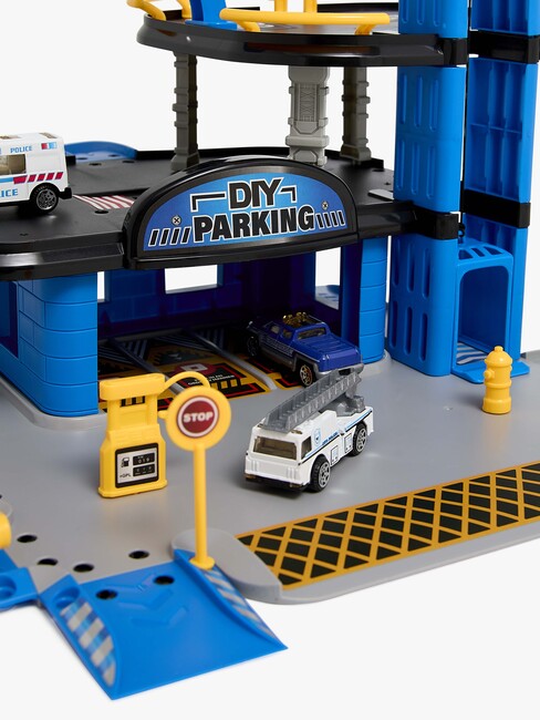 PARKINGLOTS-MX0502225-4244_2.jpg