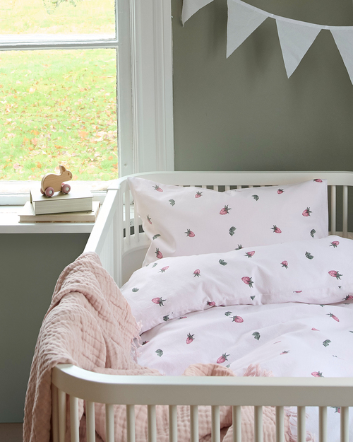 Borganäs Sengesæt Tremmeseng Jordbærdrøm 100x130