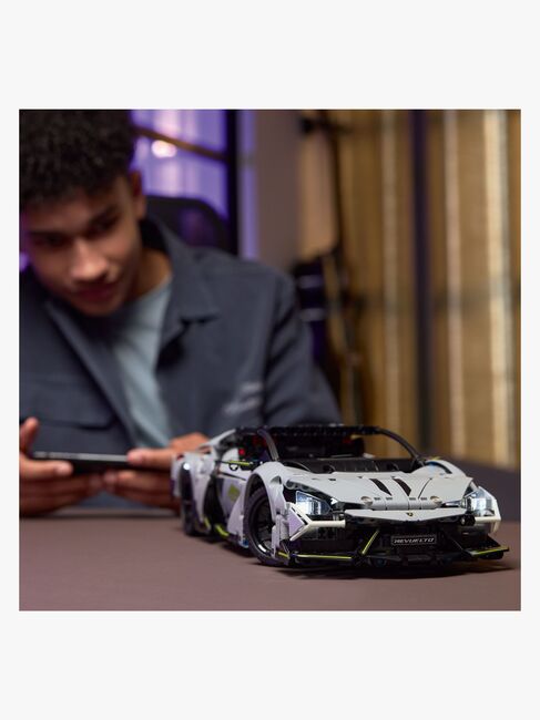LEGO Technic 42214 Lamborghini Revuelto-supersportsvogn