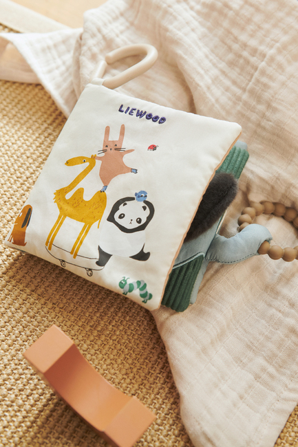 LIEWOOD Fey Classic Ativitetsbog, Around the world/Sandy