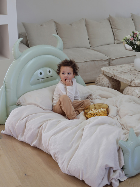SUNNYLiFE  Oppustelig Børneseng, Monster Sage