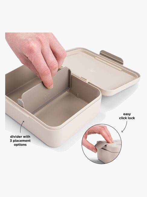 Done By Deer Celebration Madkasse, Sand