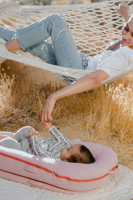 DockATot Deluxe+ Babynest, Ginger Chambray