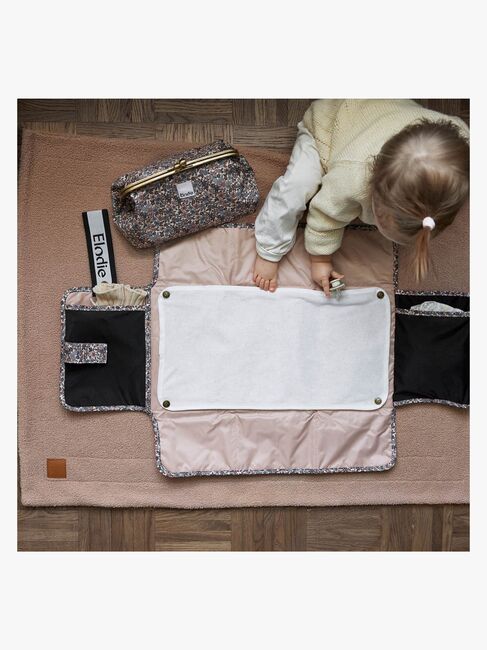 Elodie  Bærbar Puslepude, Blue Garden