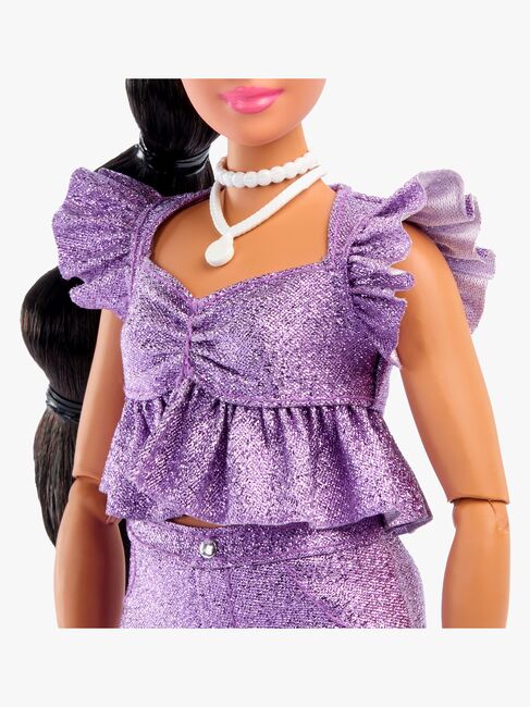 Barbie Deluxe Style Dukke i Lilla Outfit