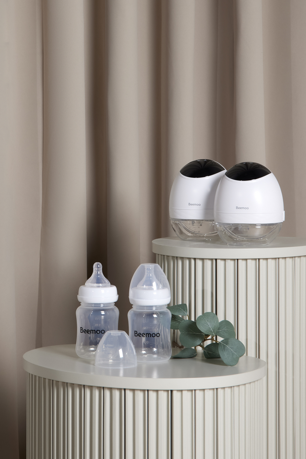 Beemoo CARE Wearable LED Elektrisk Brystpumpe Dobbelt inkl. Flasker 180 ml 2-pak