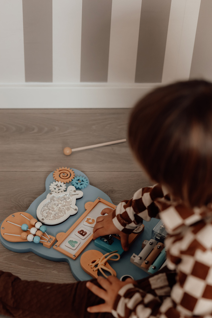 Hemmingsen Kids Mini Aktivitetstavle med Spilledåse