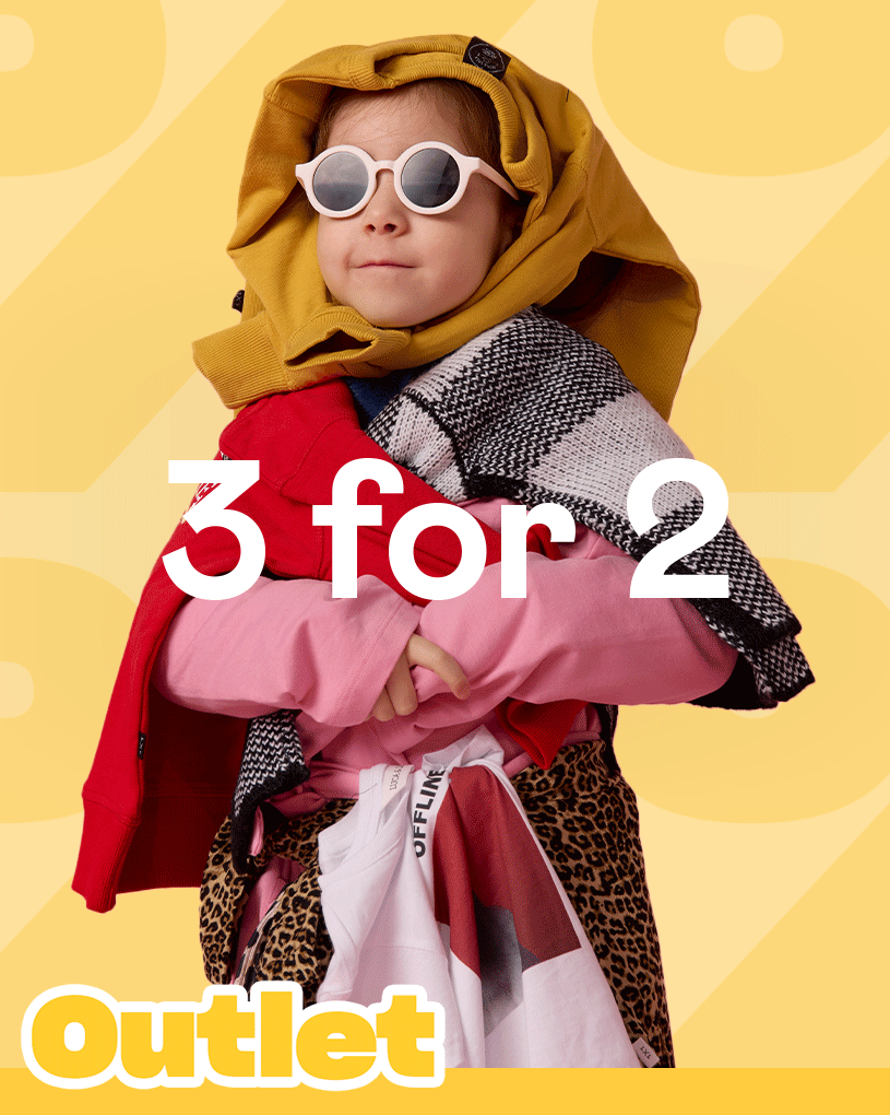 Barn i solbriller iført farverigt tøj med teksten '3 for 2'.