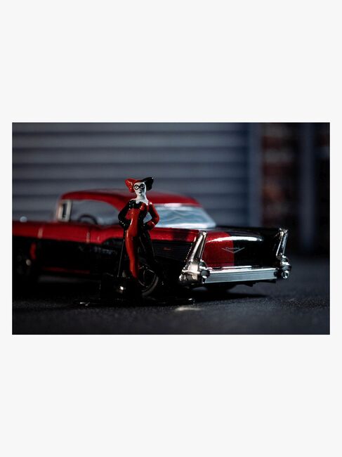 Jada Toys DC Comics Bil med Figur Harley Quinn & 1957 Chevy Bel Air 1:32
