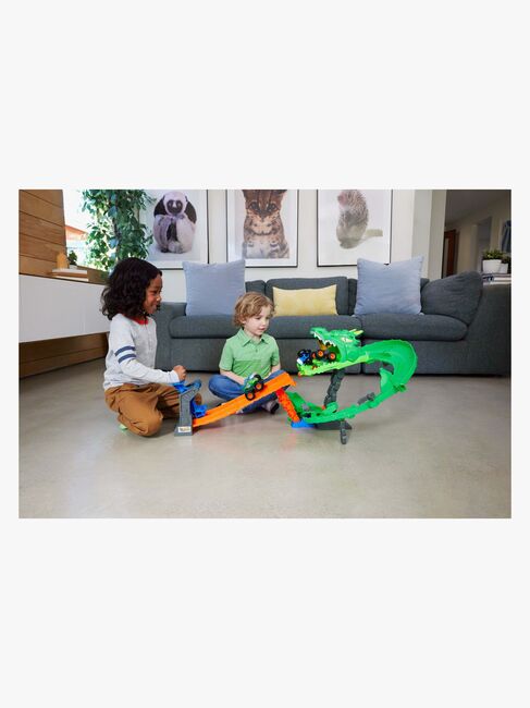 Hot Wheels Monster Trucks Dragon Destruction Racerbane