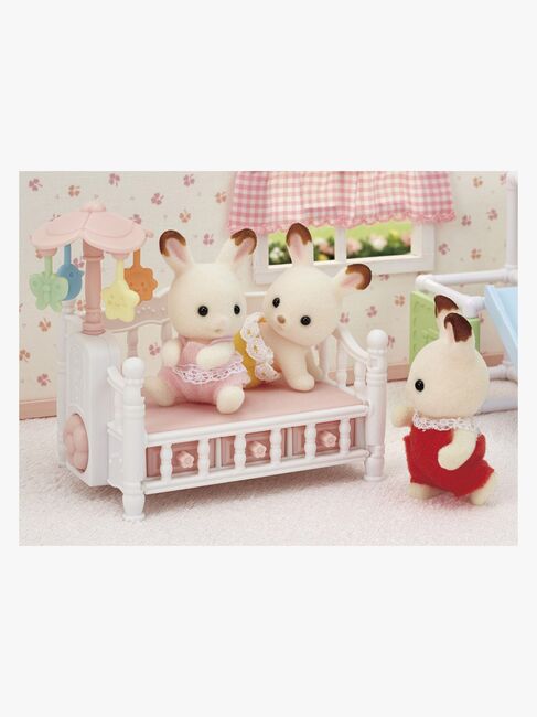 Sylvanian Families Legesæt Tremmeseng med Uro