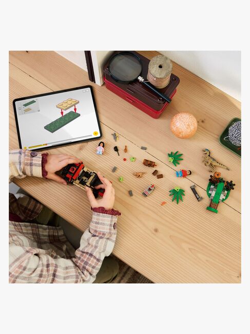 LEGO Jurassic World 76972 Offroad-flugt fra raptor