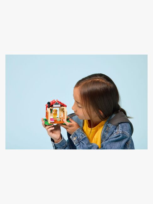 LEGO Animal Crossing 77058 Goldie i sit hyggelige hus