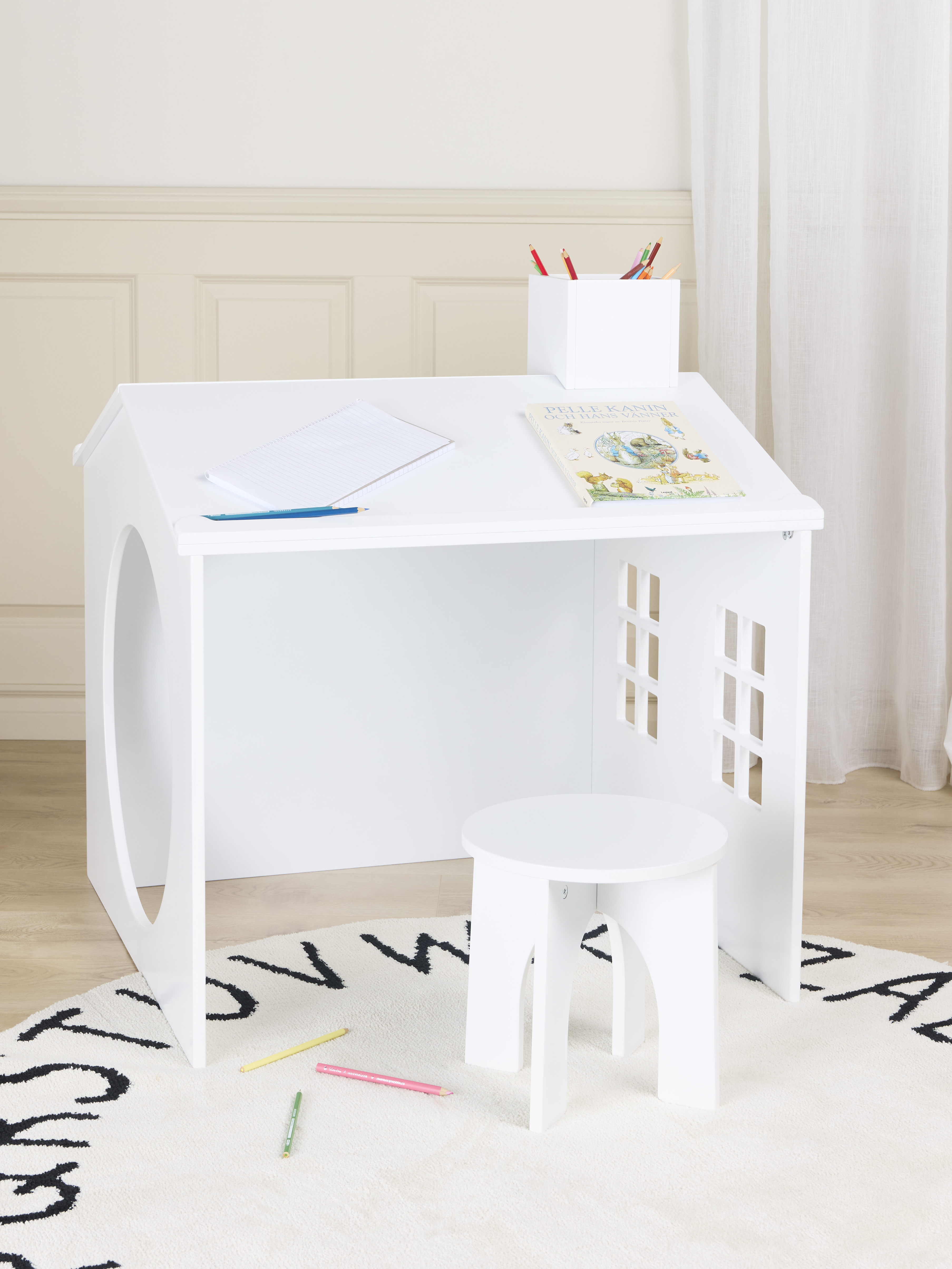 Alice & Fox Huset Tegnebord med Skammel, Hvid, Børnemøbler, Indretning børneværelse