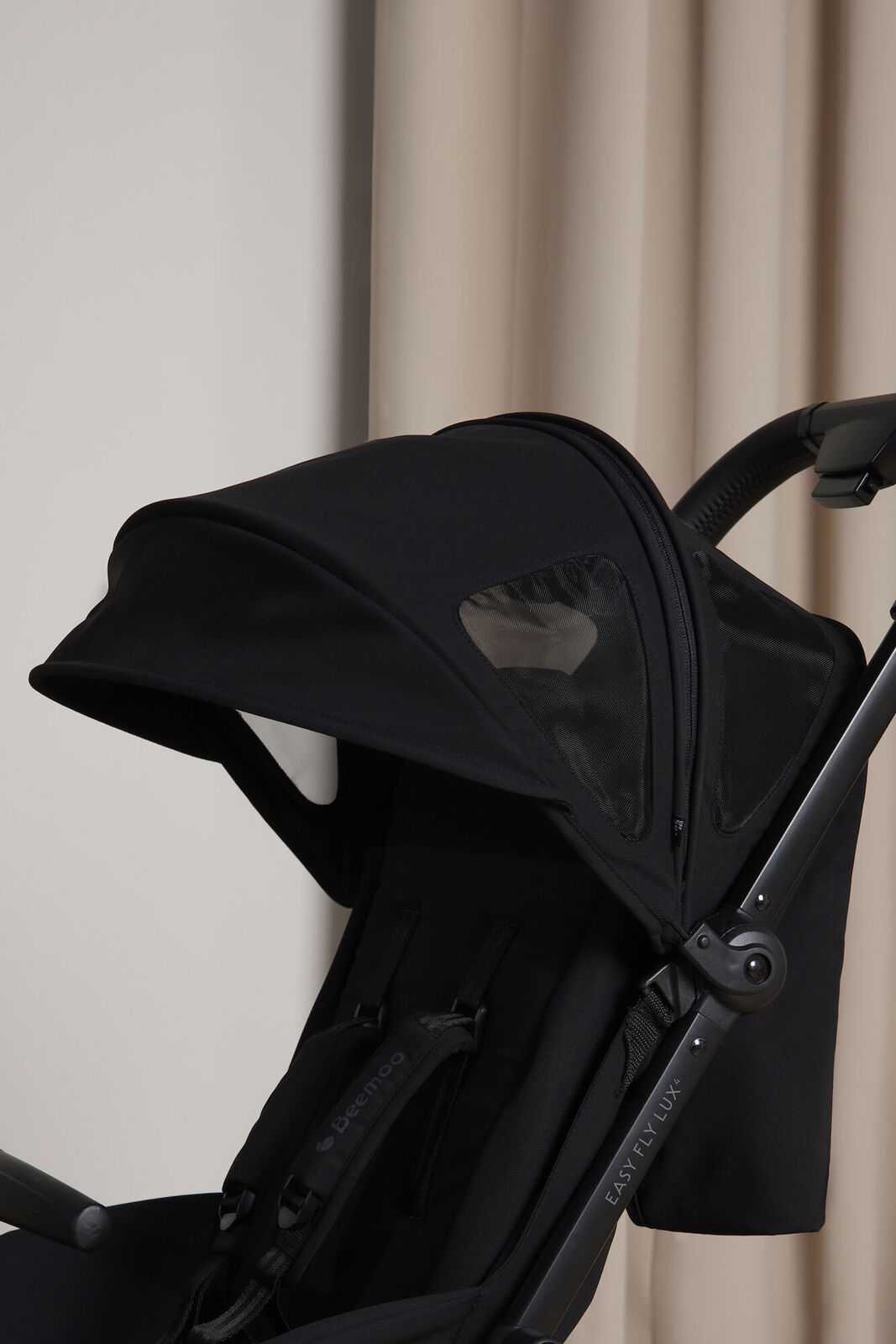 Beemoo Easy Fly Lux 4 Breezy Kaleche, Jet Black