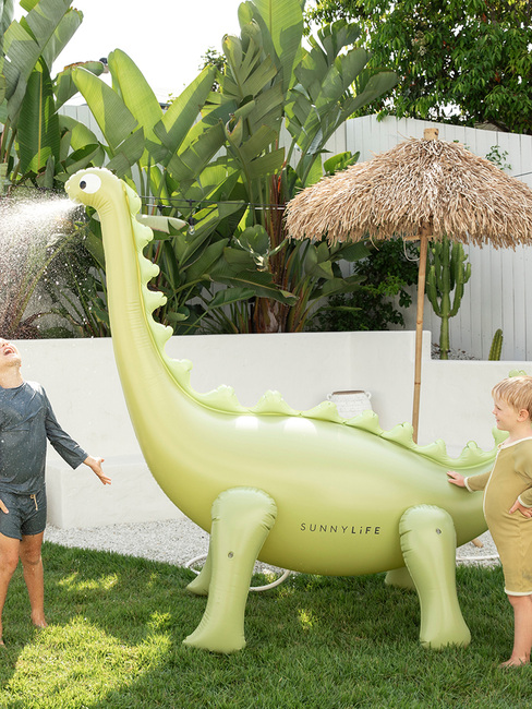 SUNNYLiFE Giant Dino  Oppustelig Sprinkler, Into the Wild Khaki