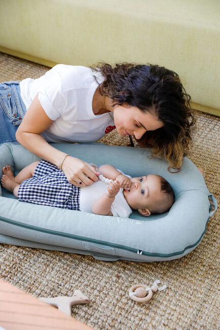 DockATot Deluxe+ Babynest, Marine Chambray