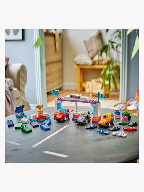 LEGO DUPLO Town 10445 F1-teams med racerbiler og kørere