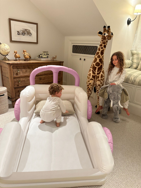 SUNNYLiFE  Oppustelig Børneseng, Summer Van Candy