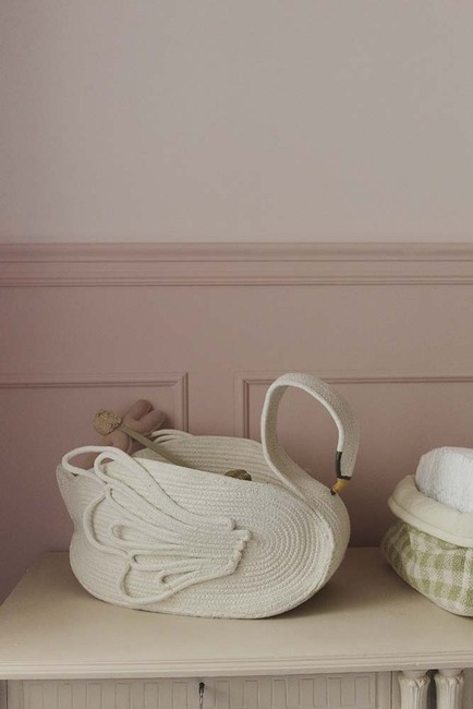 Lorena Canals Kurv, Svan