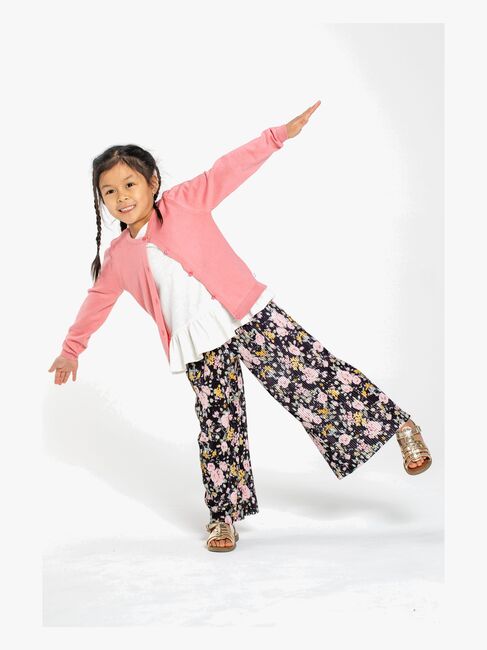 Luca & Lola Enrica Bukser, Flowers