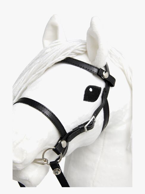 Cloudberry Castle Kæphest Tova