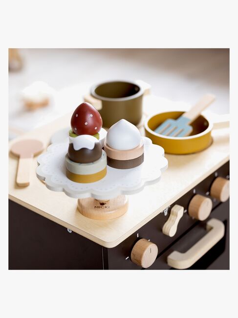 Micki Kagefad med Kager