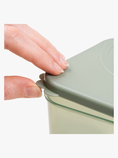 Done By Deer Madkasser Elphee, Green