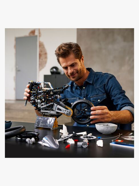 LEGO Technic 42130 BMW M 1000 RR