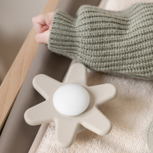 Nattou Soft Silicone Spinner med Sugekop, Clay