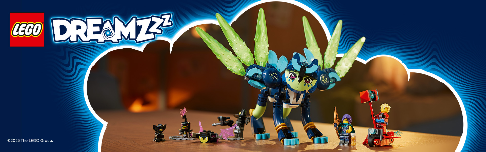 LEGO-figur med blå drage og småfigurer, Dreamzzz-logo.