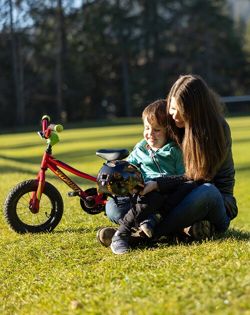 Lazer Pnut KinetiCore 2.0 Pnut KC Cykelhjelm Flying Rocket