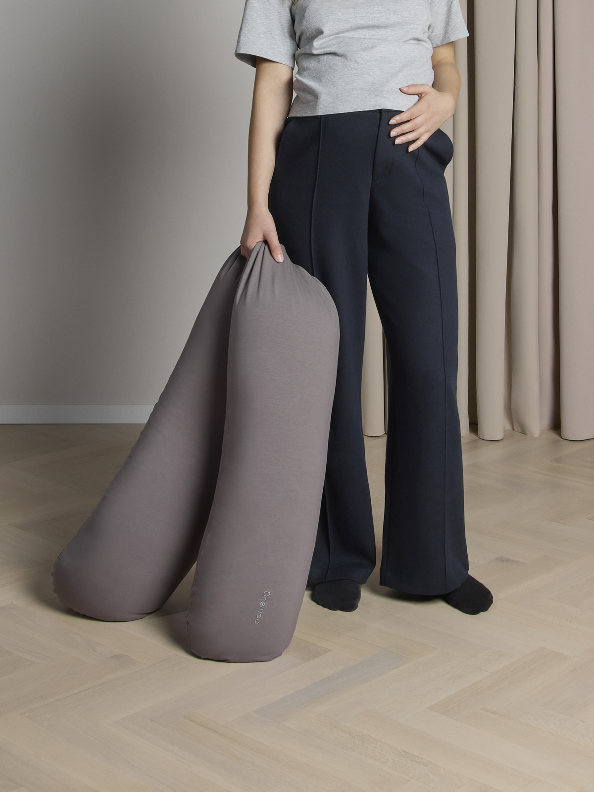 Beemoo CARE Snug Graviditetspude, Gull Grey