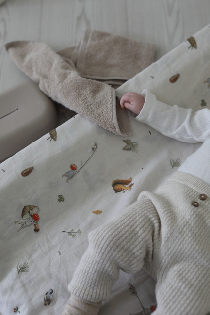 Elsa Beskow  Julemandens børn Puslepude, Beige