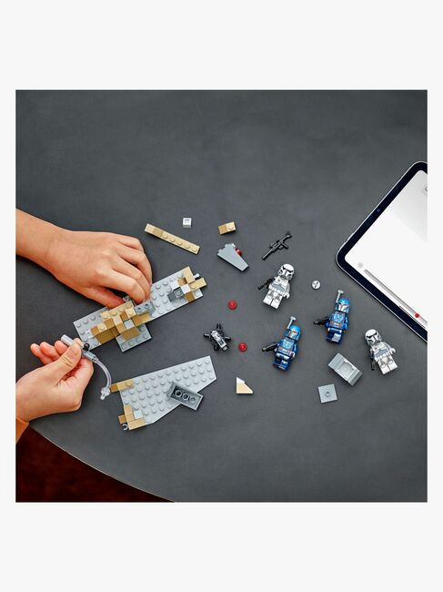 LEGO Star Wars 75373 Battle Pack med bagholdet på Mandalore