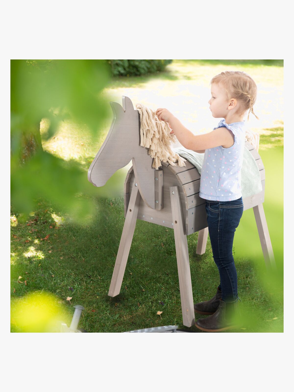 PlayHorse96-456038GA-3422_4b.jpg