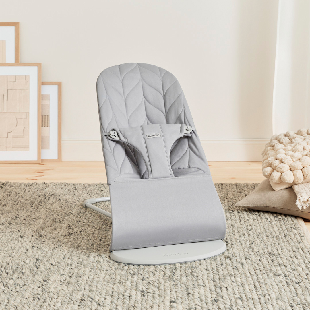 BabyBjörn Bliss Skråstol Woven Bladmønstret Quilt, Lysegrå