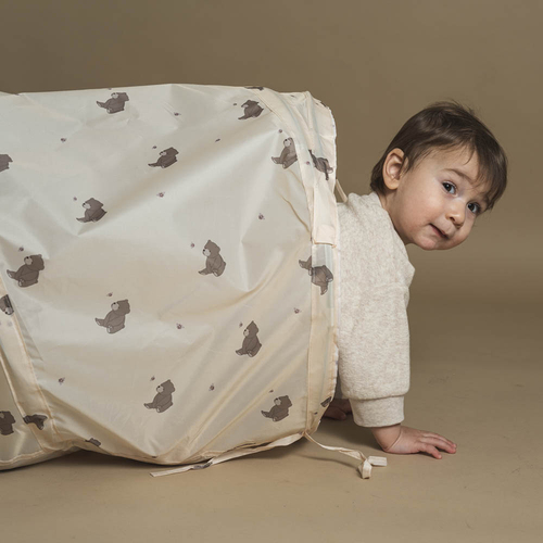 That's Mine Theo Legetunnel Bees and bears