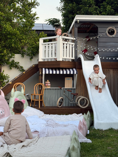 SUNNYLiFE  Oppustelig Børneseng, Monster Sage