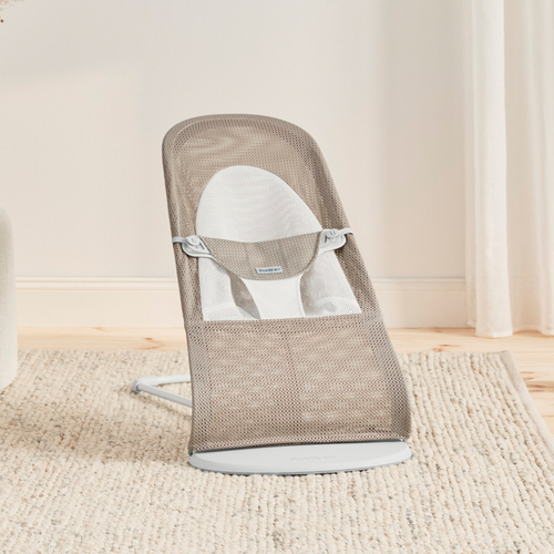 BabyBjörn Balance Soft Skråstol Mesh, Gråbeige/Hvid