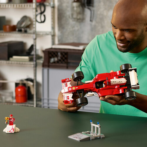 LEGO Icons 11375 Ferrari F2004 og Michael Schumacher