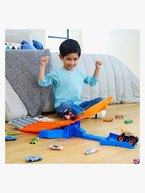 Hot Wheels Monster Trucks Racedown Demolition Racerbane